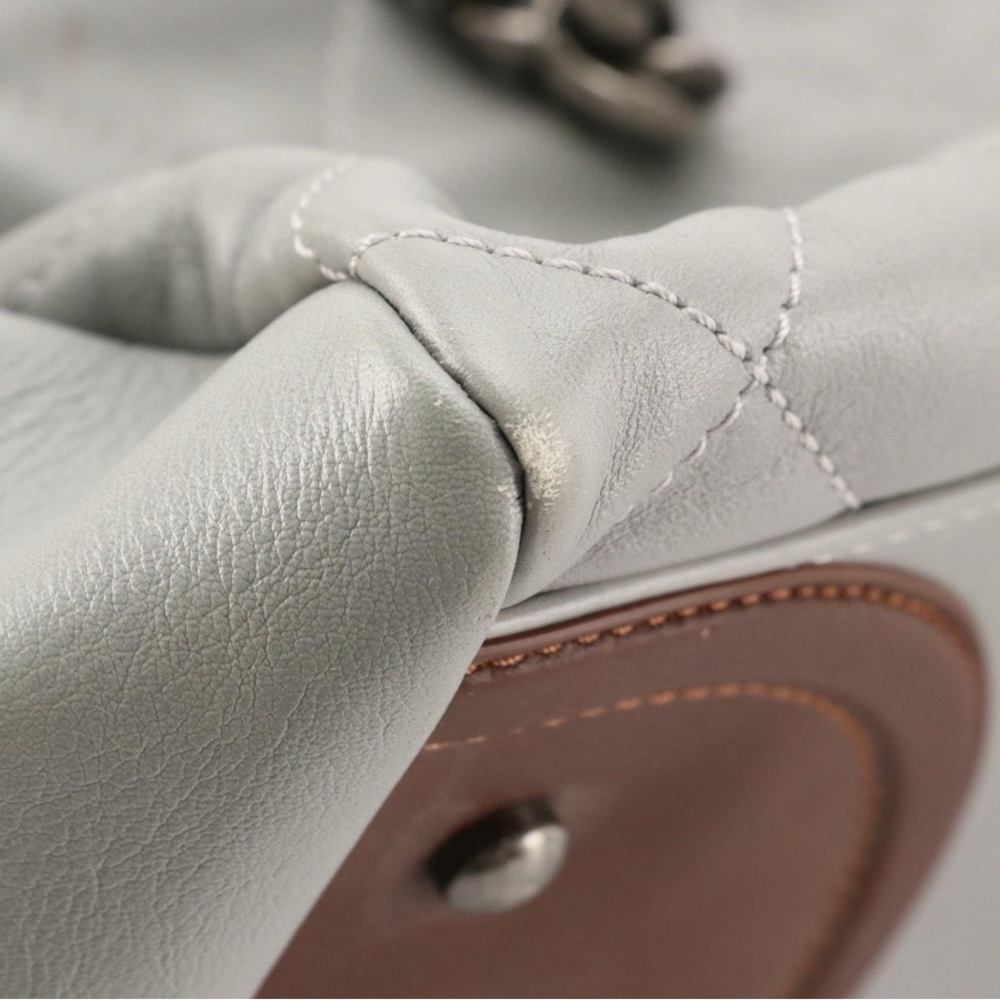 CHANEL Country Chic Bowler Shoulder Bag in Grey Quilted Calfskin Leather - Picture 5 of 12